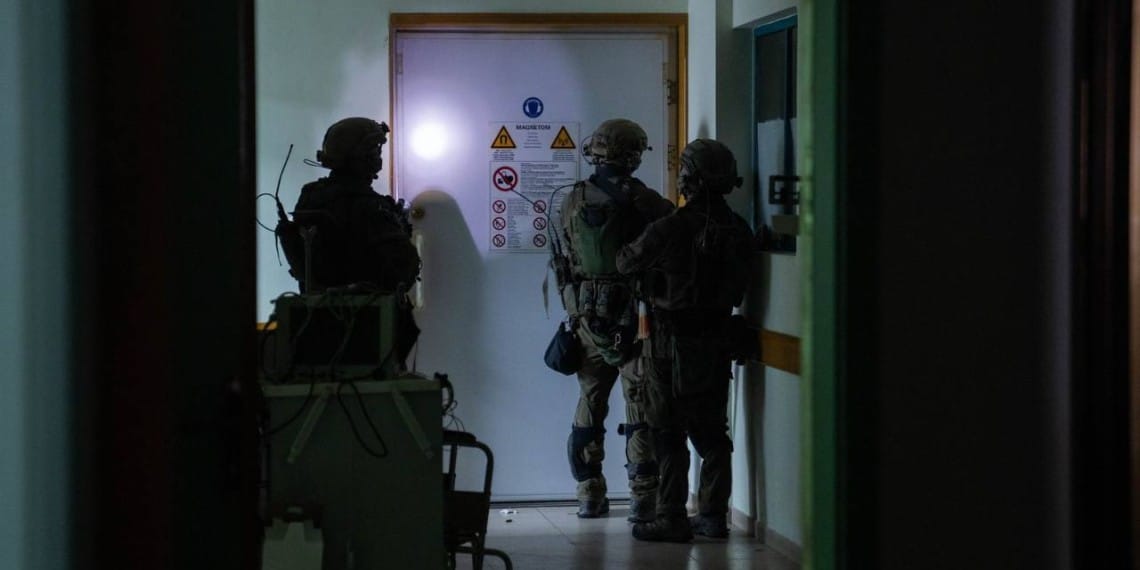 Ett av de første bildene tatt inne fra Shifa-sykehuset. Foto: Behold Israel.